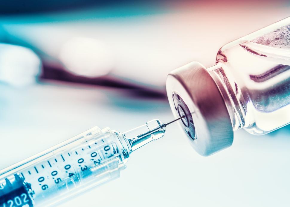 Vakcinų mitai ir faktai: Kaip mokslas atsako į dažniausias vakcinų skeptikų nuomones